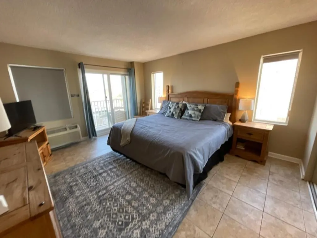 Playing Hooky At Dolphin Run-Oceanfront Condo-Pool Virginia Beach 0*,  Estados Unidos