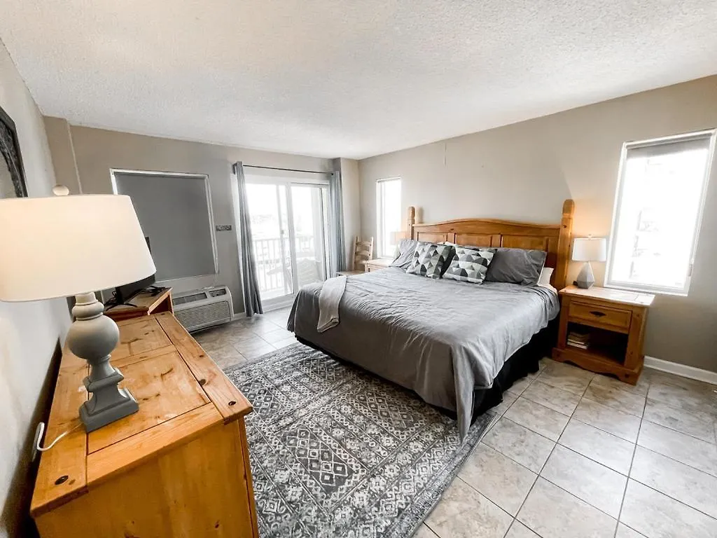 Playing Hooky At Dolphin Run-Oceanfront Condo-Pool Virginia Beach