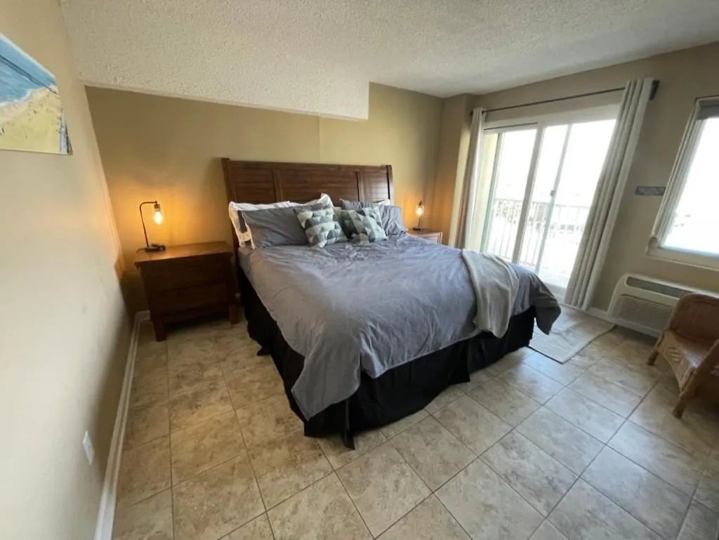 Сasa de vacaciones Playing Hooky At Dolphin Run-Oceanfront Condo-Pool Virginia Beach