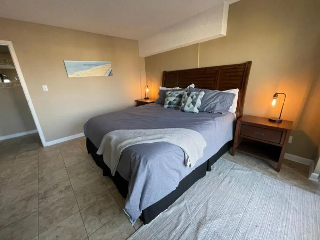 Playing Hooky At Dolphin Run-Oceanfront Condo-Pool Virginia Beach