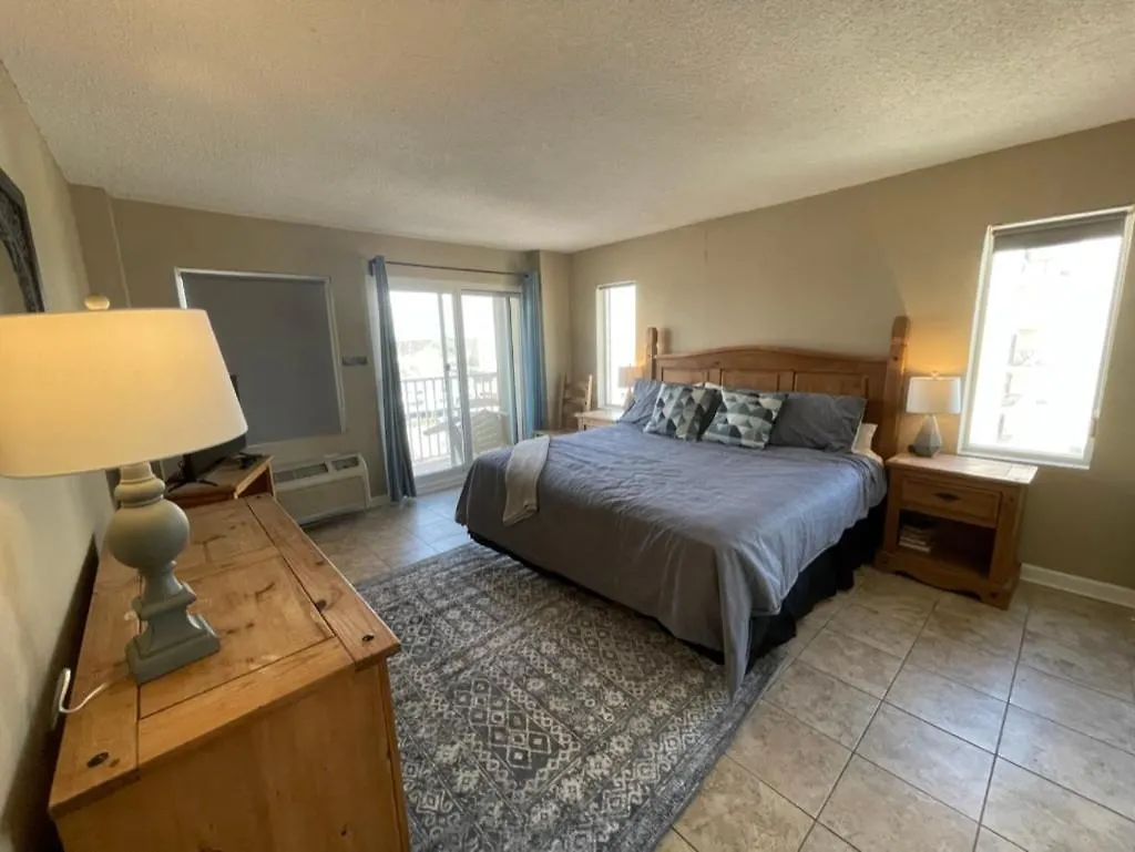 Playing Hooky At Dolphin Run-Oceanfront Condo-Pool Вирджиния-Бич Дом отдыха